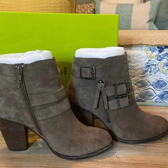 Gianni Bini Westonn
Boots Size 9 - Picture 3 of 7